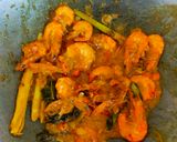 Foto langkah ke 2 dari resep Udang Pedas Bumbu Kuning.