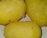 Foto del paso 1 de la receta: Pastel de patatas relleno de gambas con cobertura de bechamel de gambas
