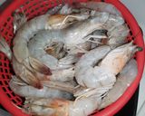 A picture of step 1 of Gaeng Som with Shrimp and Green Papaya.