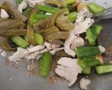 Foto langkah ke 2 dari resep Tumis Pare Sayur Asin.