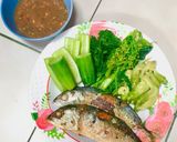 รูปขั้นตอนการทำที่ 2 ของ น้ำพริกกะปิปลาทูทอดผักต้ม 🐟🥒🌶 #กินผักรักสุขภาพ 1