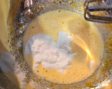 Foto del paso 2 de la receta: Magdalenas de yogurt con trocitos de chocolate