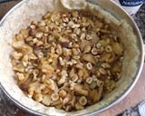 Foto del paso 3 de la receta: Tarta invernal de manzana con avellanas y nueces