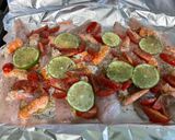 Une image de l'étape 9 de Filets de dorade aux crevettes sauvages, tomates cerises, aneth et citron vert.