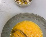 Foto del paso 2 de la receta: Tortilla de pescado, cebolla y piparras