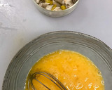 Foto del paso 2 de la receta: Tortilla de pescado, cebolla y piparras
