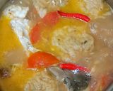 Hình bước làm 3 của món Cá trắm cỏ, chả cá nấu canh chua