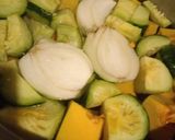 Foto del paso 1 de la receta: Sopa crema de zapallo anco, zapallito y cebolla