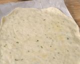 Foto del passaggio 2 della ricetta Sfoglia all’acqua con erba cipollina (senza lievito)