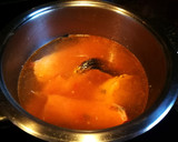 Foto del paso 4 de la receta: Sopa de esqueleto y cabeza de salmón con fideos