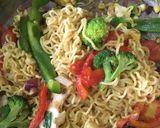 A picture of step 6 of Assorted veggies Noodles.