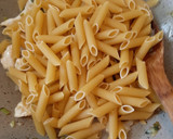 Foto del paso 2 de la receta: Pasta con salsa de verdeo, pollo y curry