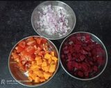 A picture of step 1 of Tomato Carrot & Beetroot Soup.