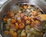 Foto del paso 1 de la receta: Ensalada de pasta fría