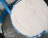 A picture of step 4 of Flag cake without oven.