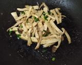 蠔油炒杏鮑菇豆乾的食譜步驟3照片