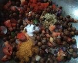 A picture of step 4 of Chana ghughni.