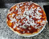 Foto del paso 1 de la receta: Pizza de hamburguesa con cebolla y Queso (invención mía)