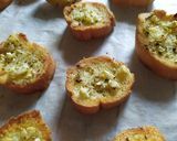 Hình bước làm 3 của món Bánh mì nướng bơ tỏi