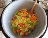 Foto del paso 1 de la receta: Dados de lengua estofada con guisantes (en olla rápida o exprés)