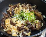รูปขั้นตอนการทำที่ 3 ของ เห็ดหูหนูผัดไข่
