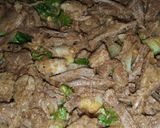 A picture of step 6 of Khaowsa with macaroni.