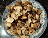 Foto del paso 1 de la receta: Cazuela de setas y espárragos con alioli a la miel