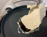 Foto del passaggio 3 della ricetta Cheesecake con crema ricotta mascarpone e confettura ai frutti di bosco