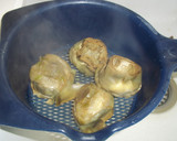 Foto del paso 13 de la receta: Medallones de merluza rebozados, setas y alcachofas