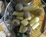 A picture of step 1 of Masala baby corn curry.