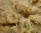 A picture of step 4 of Aloo paratha.