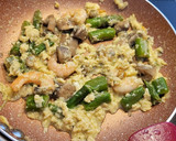 Foto del paso 9 de la receta: Revuelto de langostinos y almejas