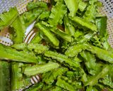 Hình bước làm 1 của món Đậu Rồng Xào Tỏi
