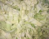 A picture of step 1 of Patta gobhi matar sabzi.