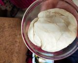 A picture of step 3 of स्पाइसी नूडल्स रोल.