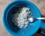 Une image de l'étape 2 de Lunchbox équilibrée : Salade de riz au thon, vinaigrette maison et yaourt 🍱.