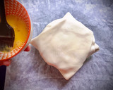 Foto del paso 4 de la receta: Hojaldre de Camembert con jamón y cebolla