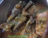 A picture of step 1 of Okro soup with chicken and fish.