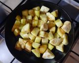 Une image de l'étape 2 de Dés d'aubergines frites en sauce tomate 🍆🍅🌱.