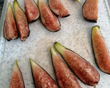 Foto del paso 4 de la receta: Ensalada de brevas y espinacas con vinagreta de mango