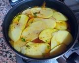Foto del paso 3 de la receta Guiso de marinero en cazuela con patatas y alguna que otra cosa