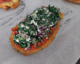 Foto del paso 5 de la receta: Pollo a la parmesana con espinacas y olivas kalamata