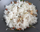 Foto del paso 4 de la receta: Wok de arroz con espárragos y gambas