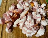 Une image de l'étape 7 de Poulet et lard aux poivrons, tomates, épices et lait de coco.