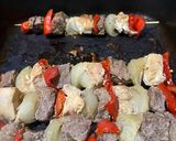 Foto del paso 3 de la receta: Brocheta de pollo, carne y verduras