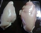 Foto del paso 3 de la receta: Pechugas de pollo rellenas con paleta y queso al verdeo