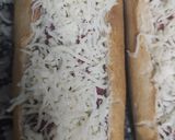 Foto del paso 3 de la receta: Perritos de pan con queso y cebolla caramelizada