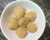 A picture of step 5 of Dahi vada.