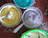 Foto langkah ke 3 dari resep Roti gulung rainbow kukus.