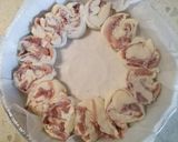 A picture of step 5 of Parma ham and goat's cheese ring.